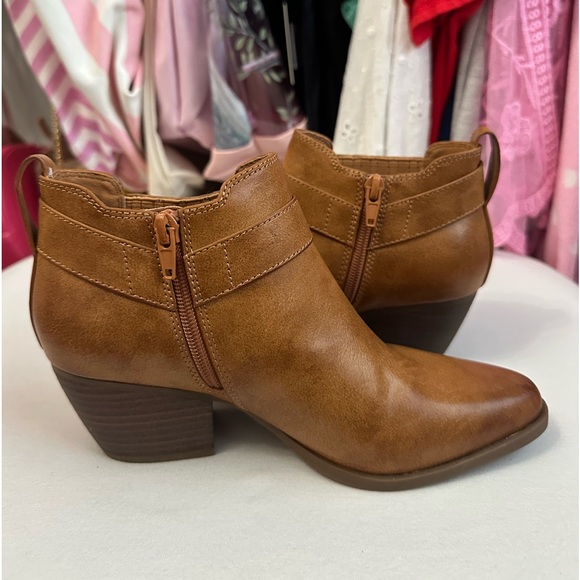 Frye and Co. Saddle Tan Ankle Boot Size 6 - Picture 8 of 9